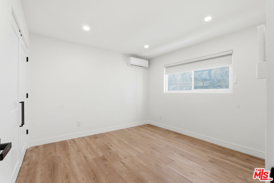 1861 Midvale Ave Unit: 3