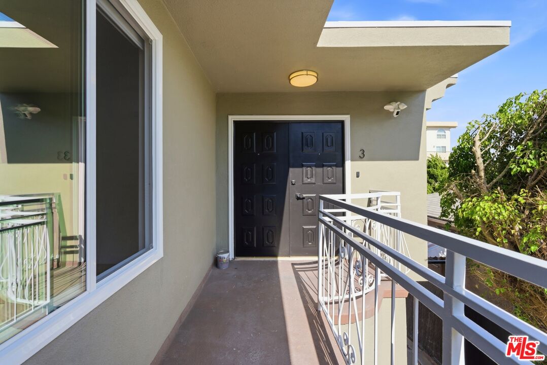 1861 Midvale Ave Unit: 3