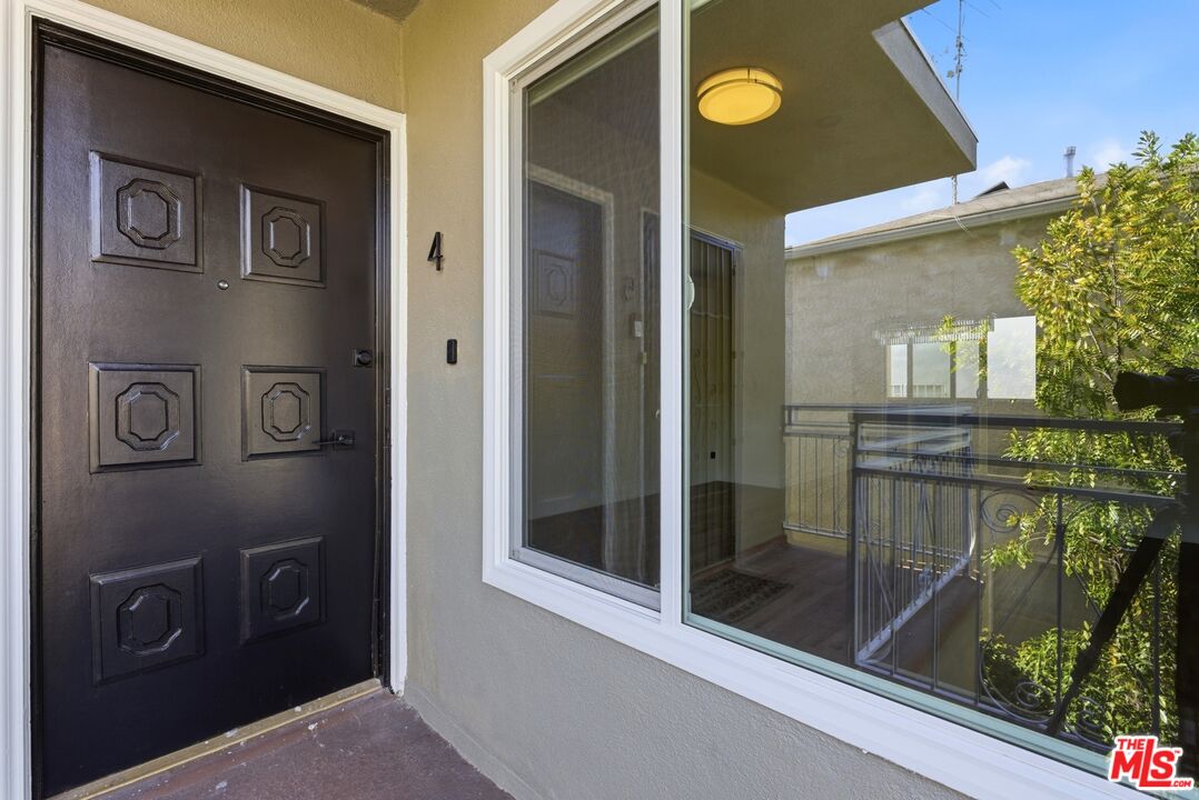 1861 Midvale Ave Unit: 4