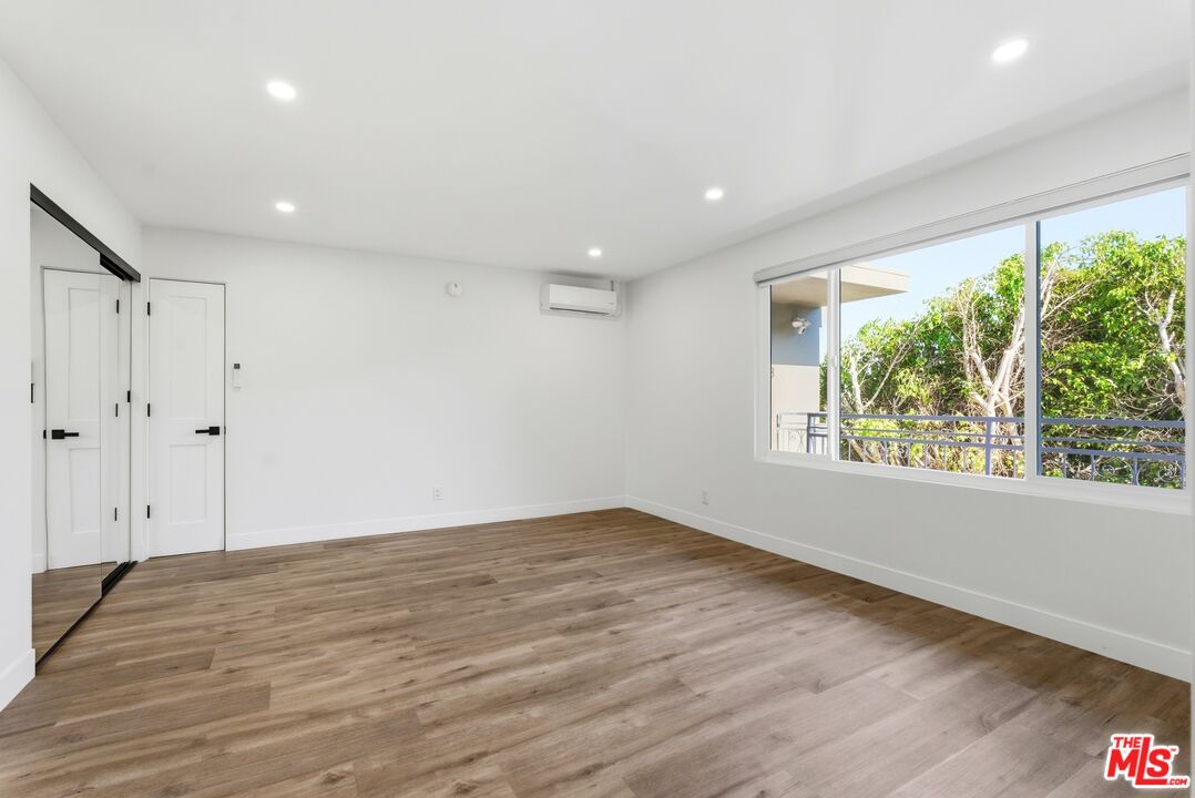 1861 Midvale Ave Unit: 4