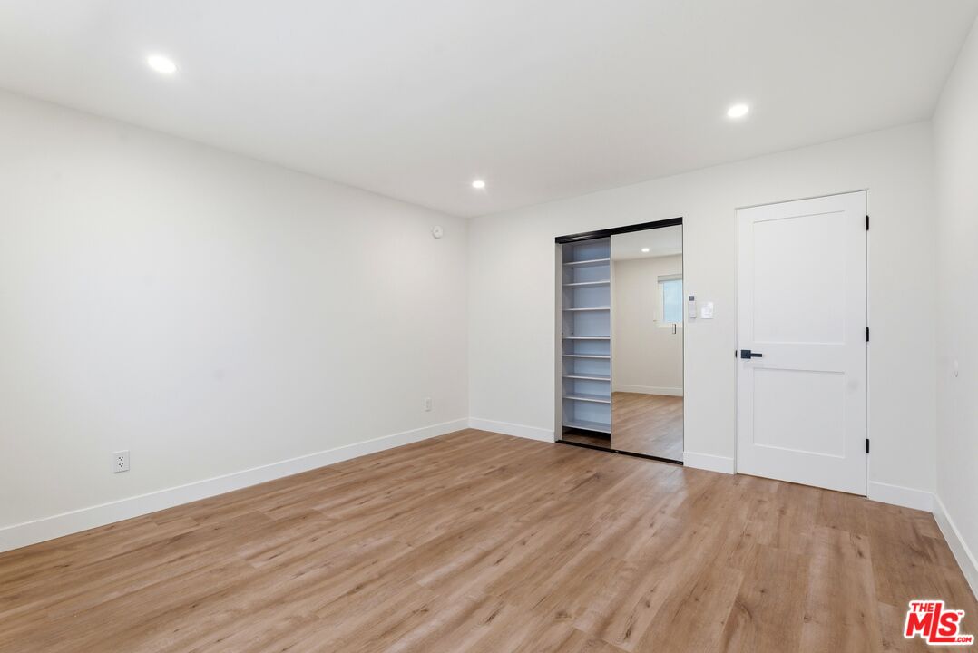 1861 Midvale Ave Unit: 4