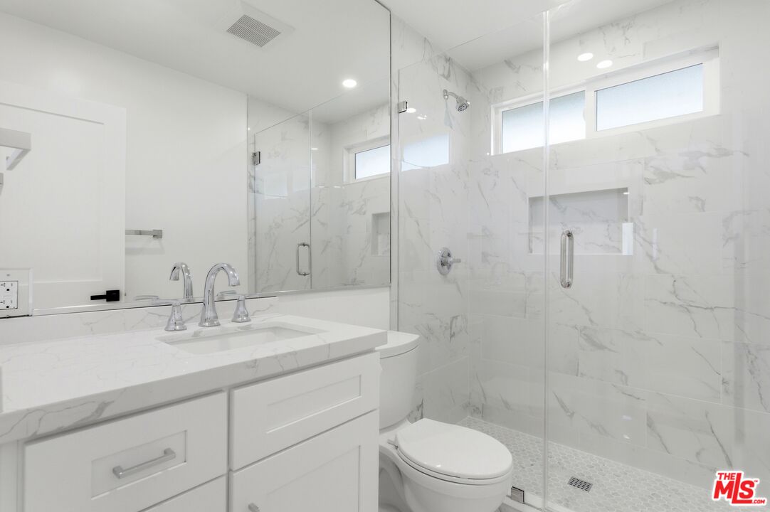 1861 Midvale Ave Unit: 4