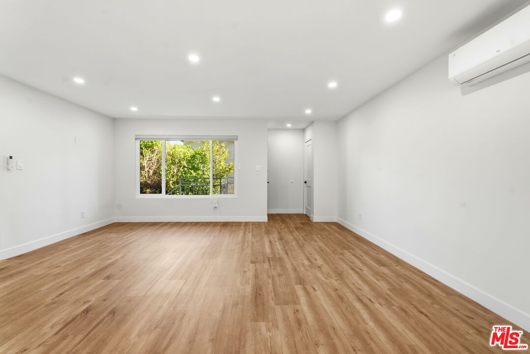 1861 Midvale Ave Unit: 4