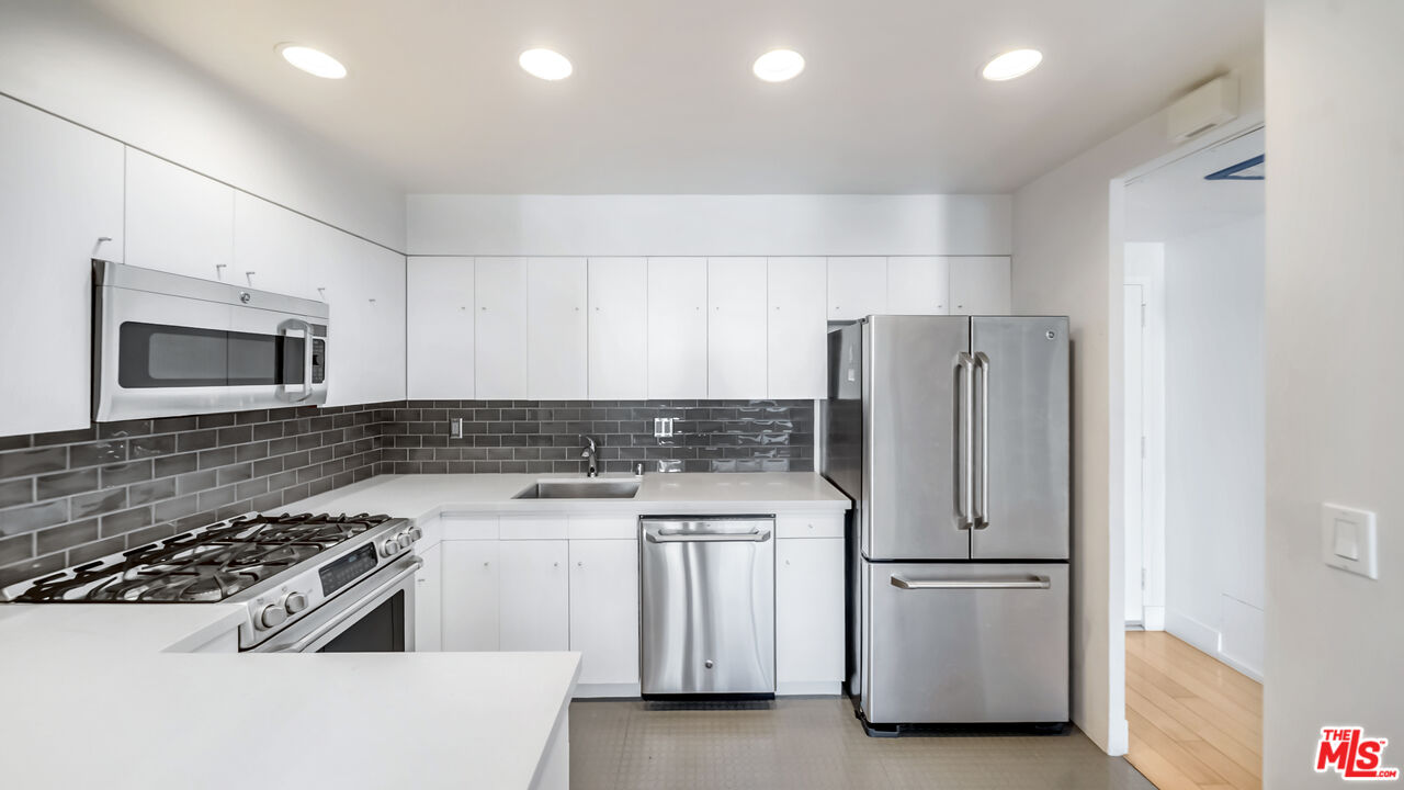 17350 W Sunset Blvd Unit: 204