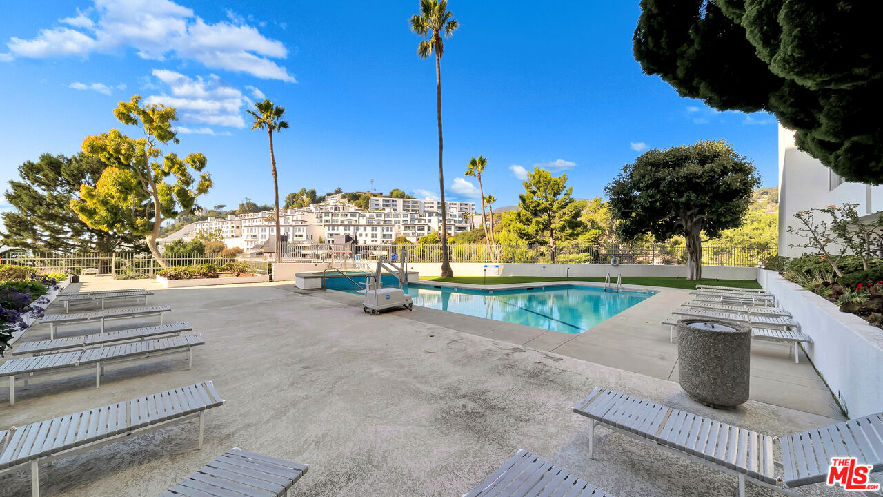 17350 W Sunset Blvd Unit: 204