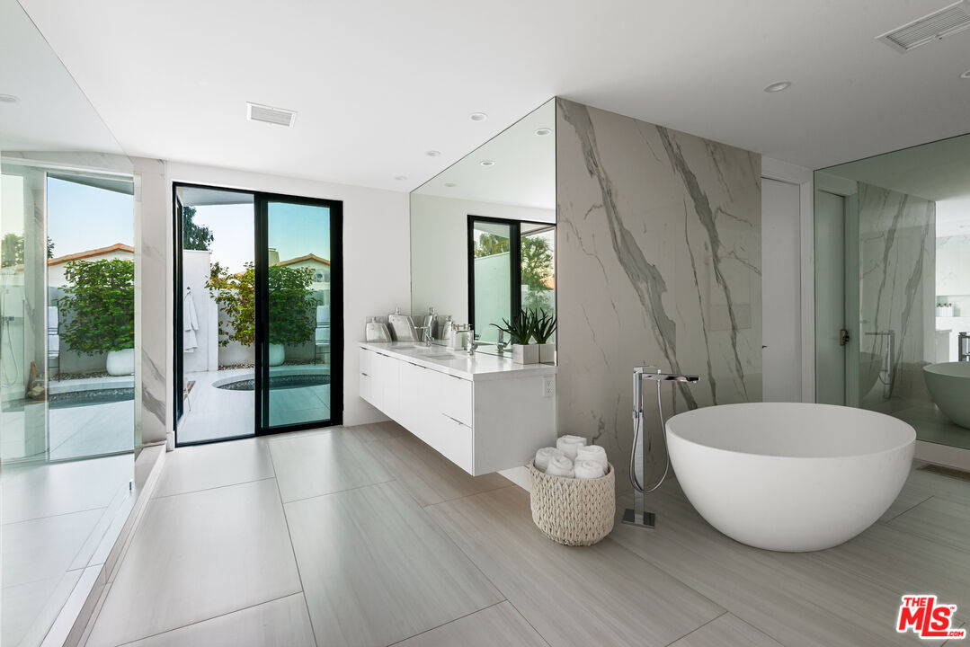 49723 Avenida Montero