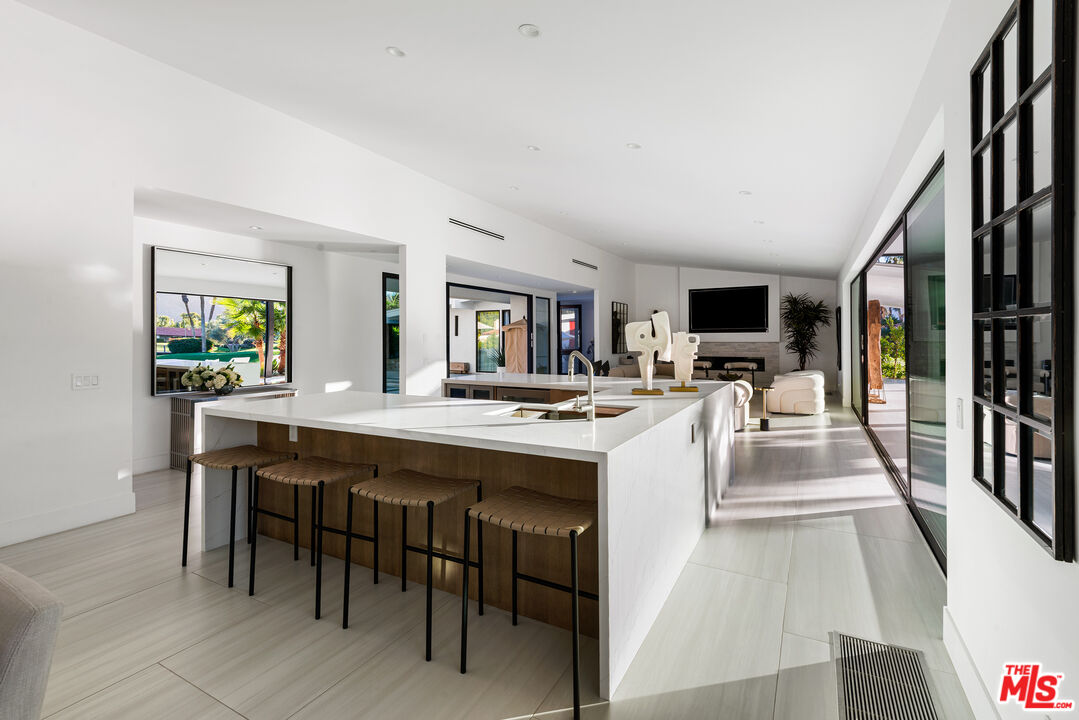 49723 Avenida Montero