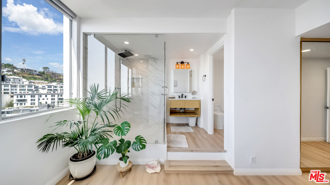 17350 W Sunset Blvd Unit: 605