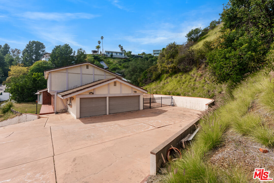 1181 Somera Rd