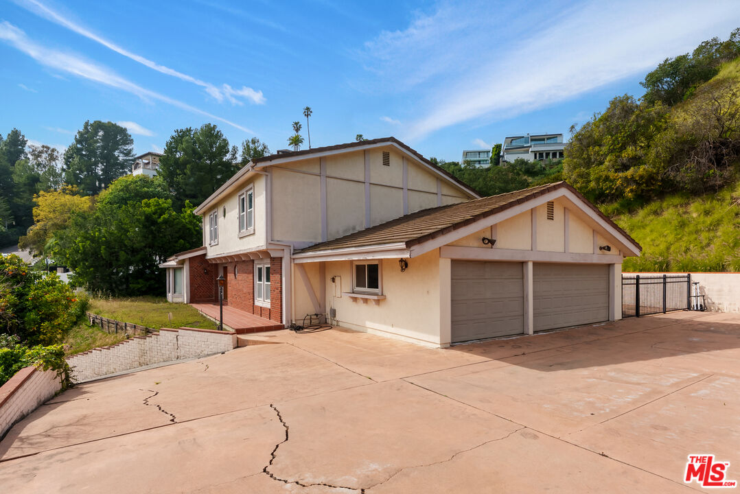 1181 Somera Rd