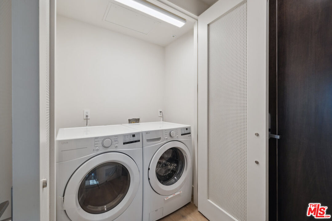 505 S Barrington Ave Unit: 104