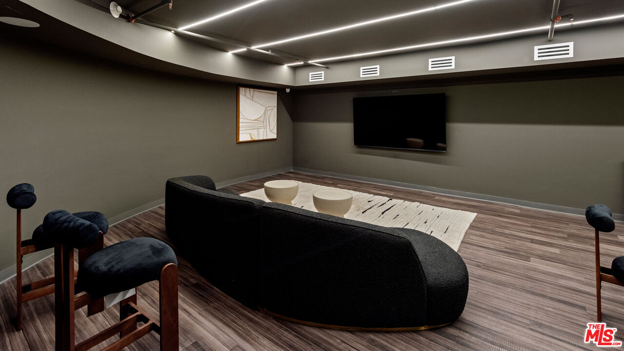 505 S Barrington Ave Unit: 307