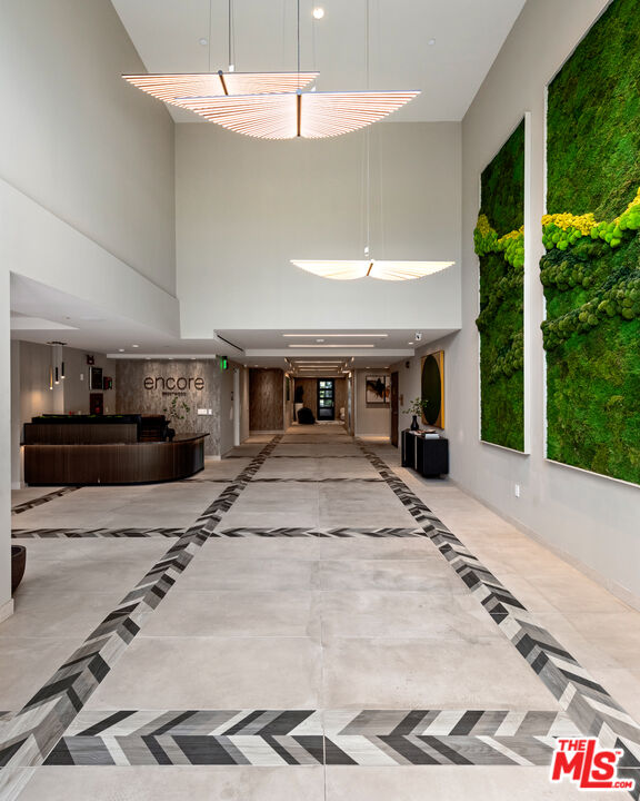 505 S Barrington Ave Unit: 307