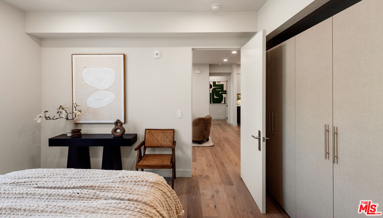 505 S Barrington Ave Unit: 307