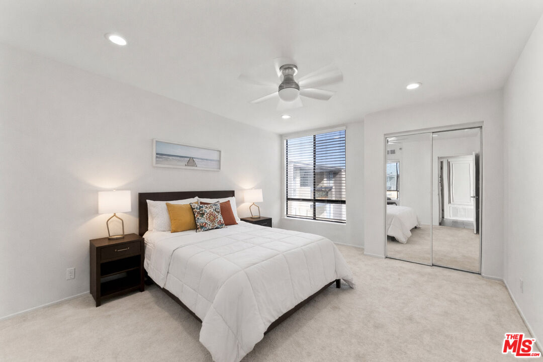 7320 Hawthorn Ave Unit: 401