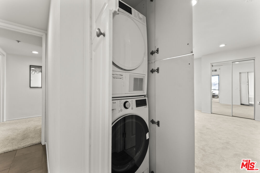 7320 Hawthorn Ave Unit: 401