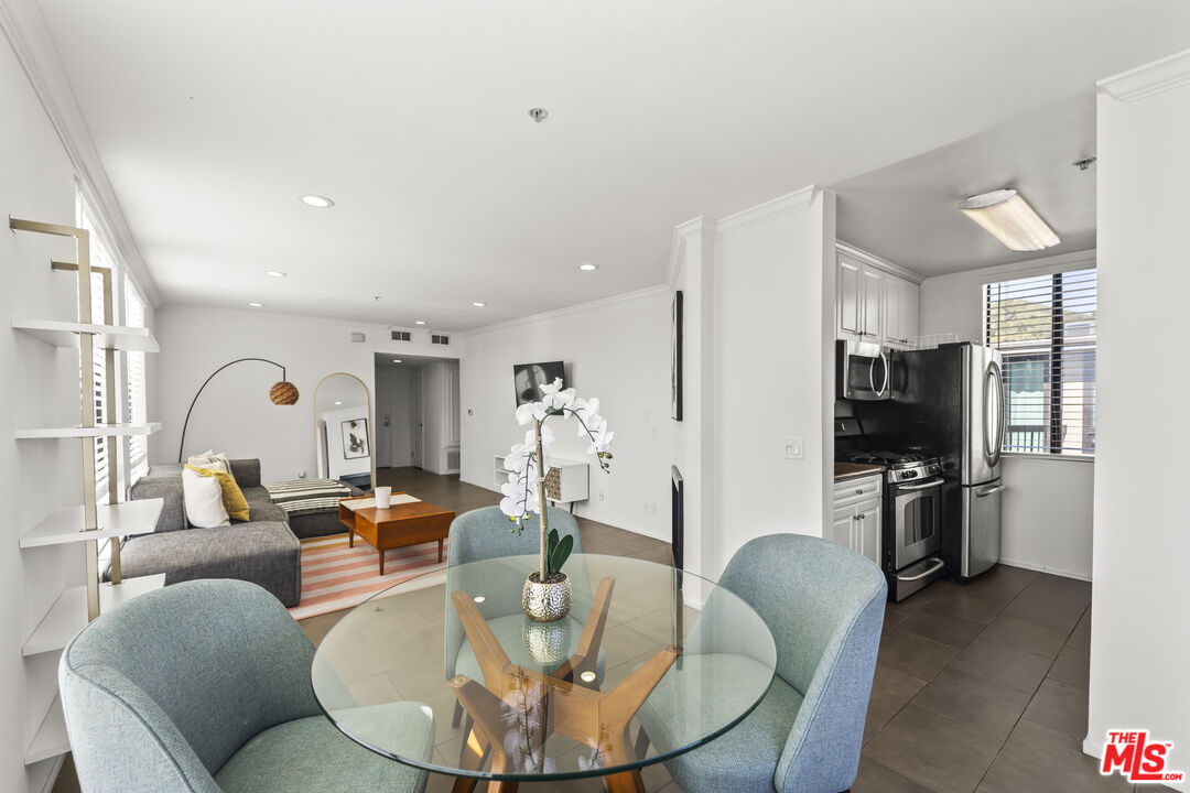 7320 Hawthorn Ave Unit: 401