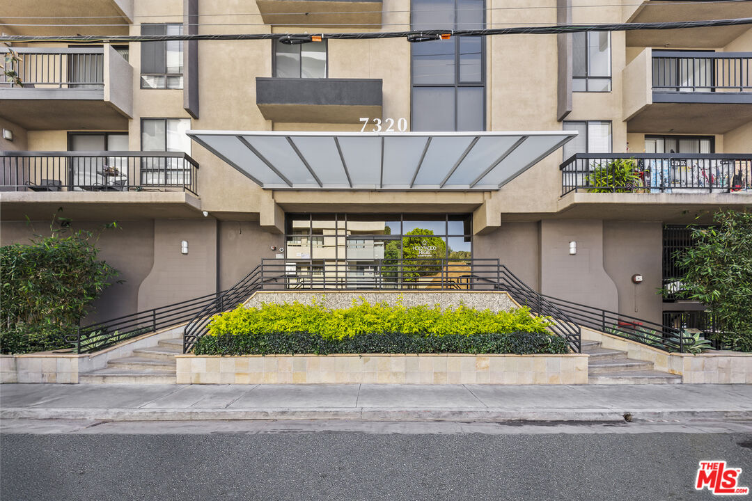 7320 Hawthorn Ave Unit: 401