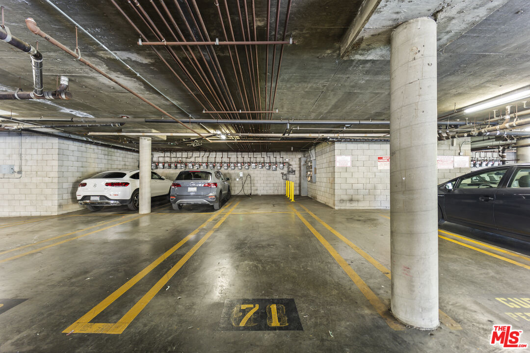 7320 Hawthorn Ave Unit: 401