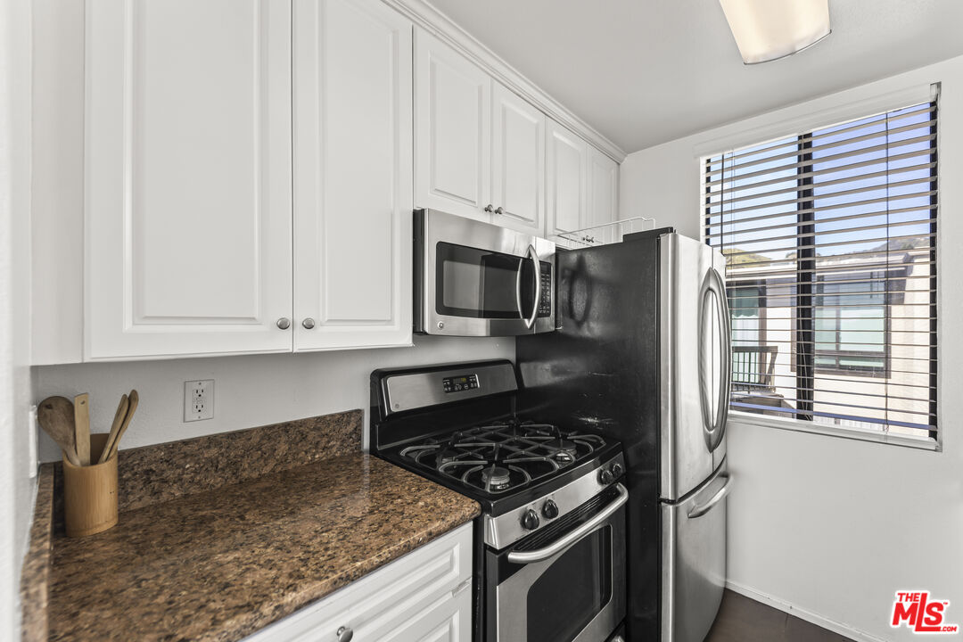 7320 Hawthorn Ave Unit: 401