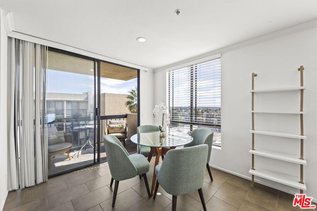 7320 Hawthorn Ave Unit: 401