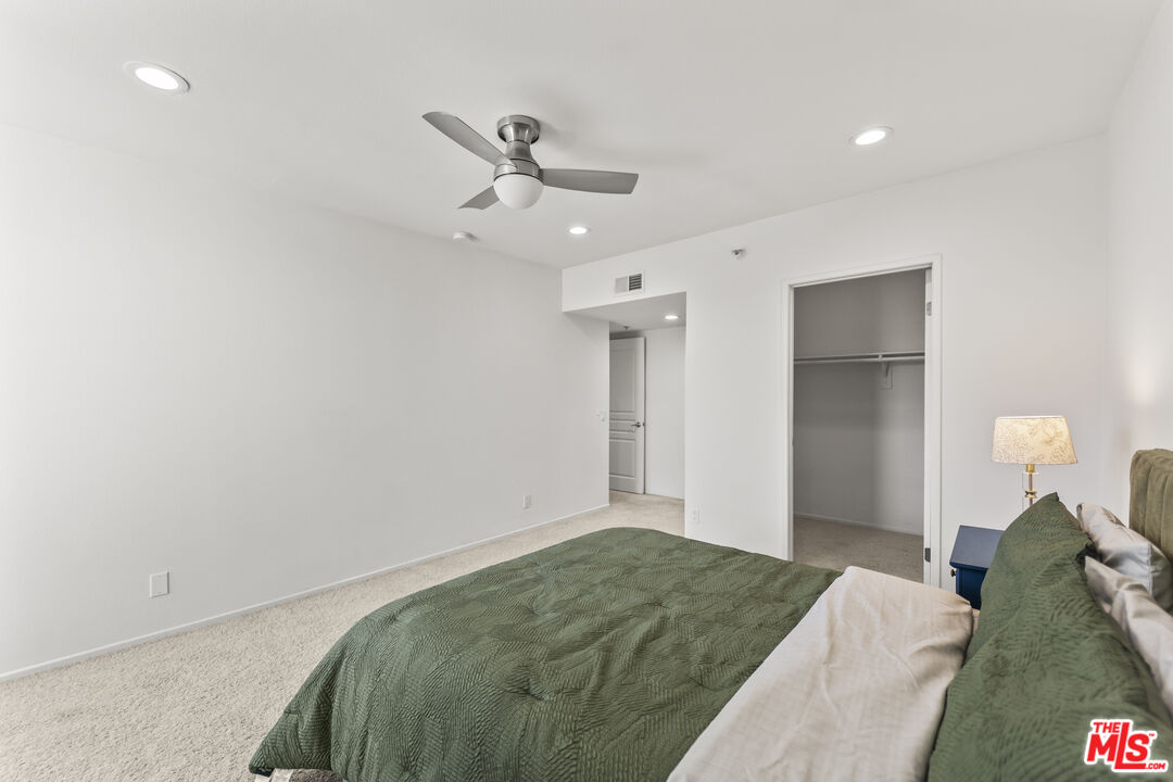 7320 Hawthorn Ave Unit: 401