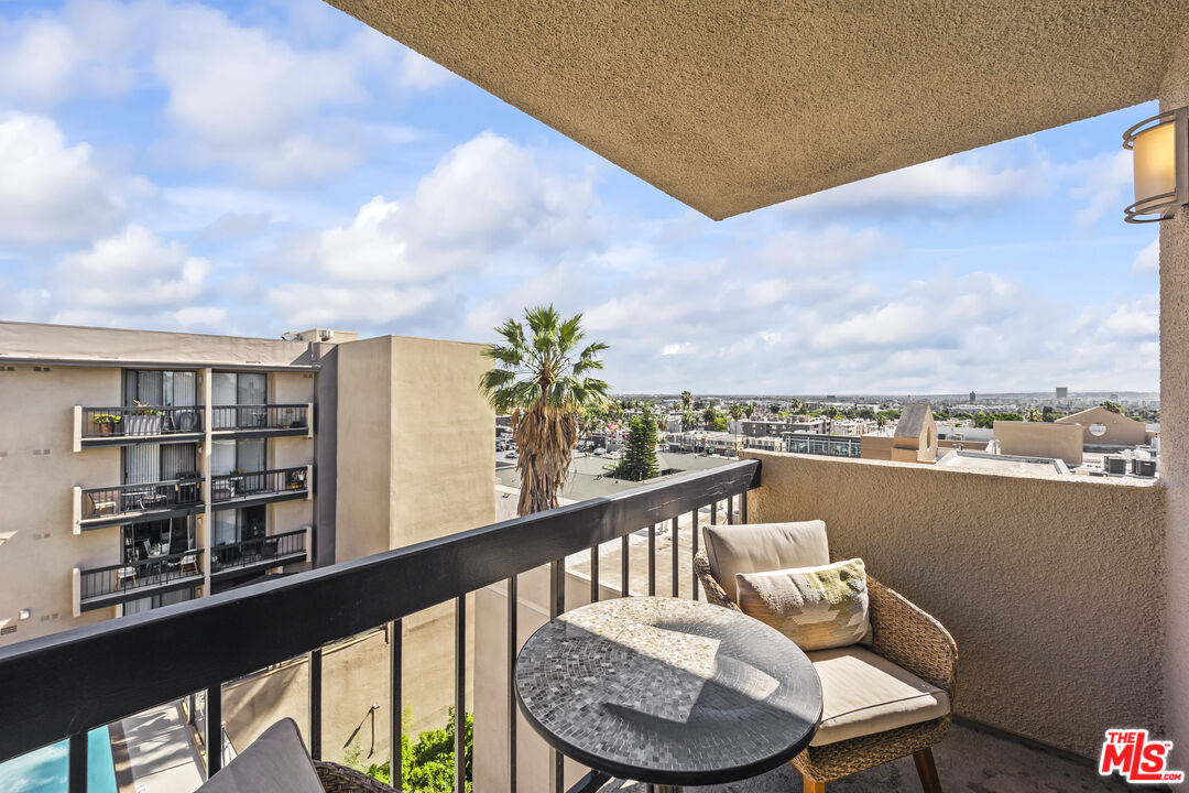 7320 Hawthorn Ave Unit: 401