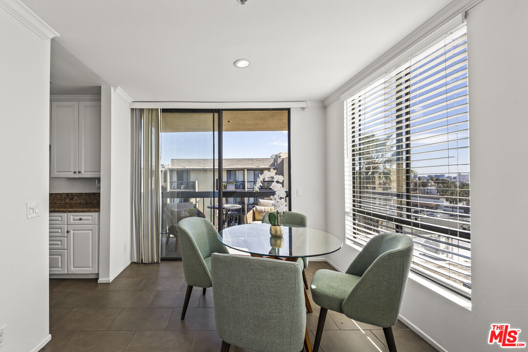 7320 Hawthorn Ave Unit: 401