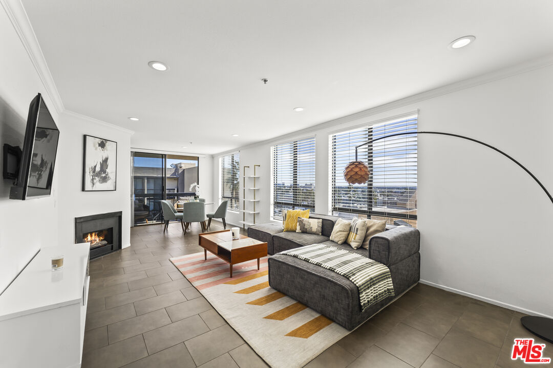 7320 Hawthorn Ave Unit: 401