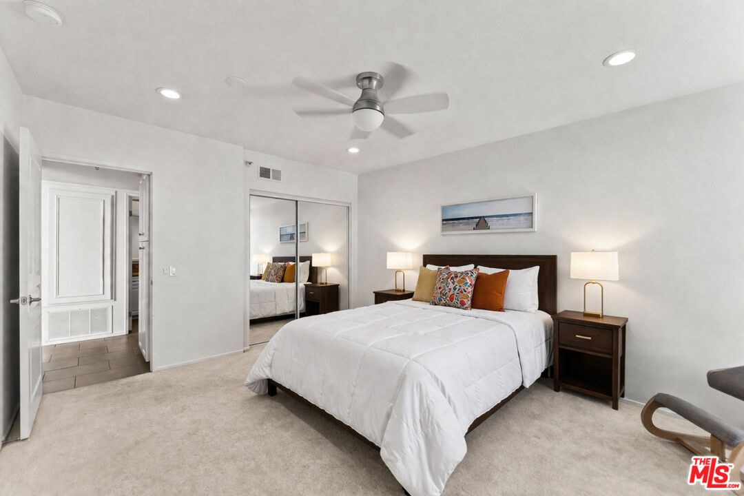 7320 Hawthorn Ave Unit: 401