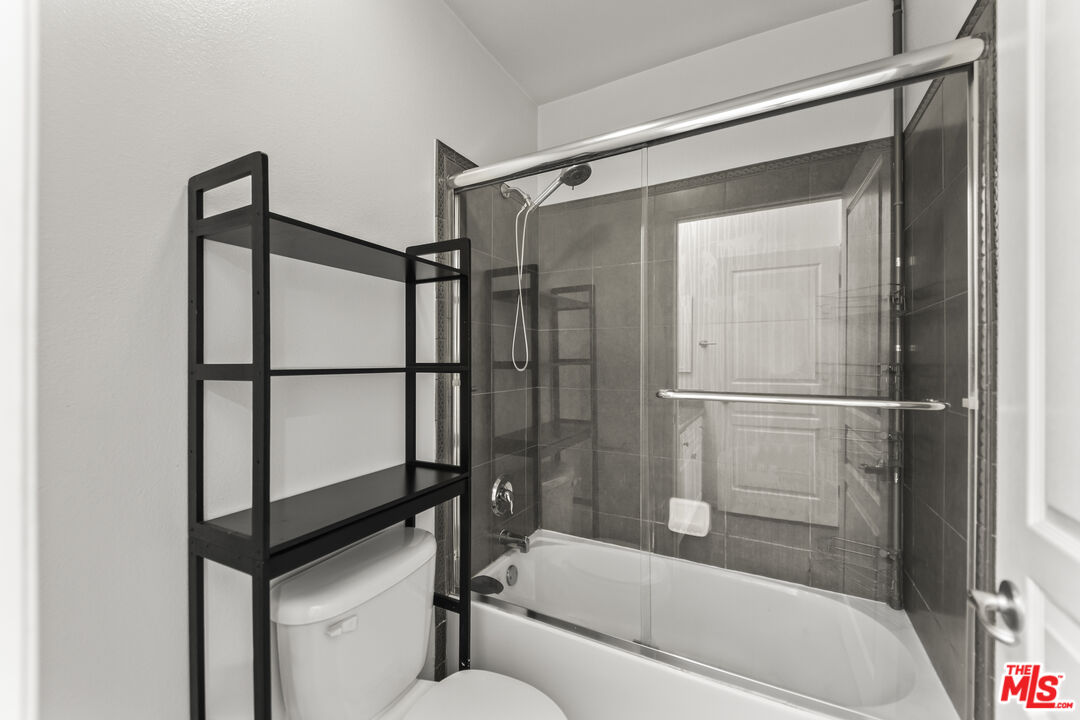 7320 Hawthorn Ave Unit: 401