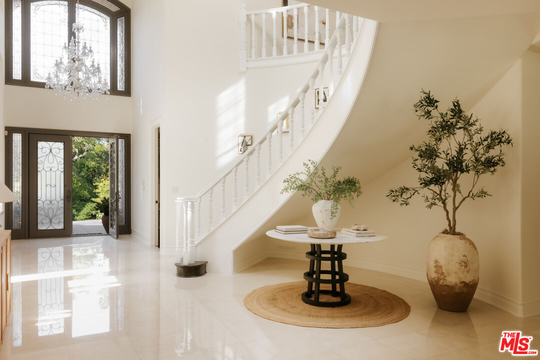 1202 San Vicente Blvd