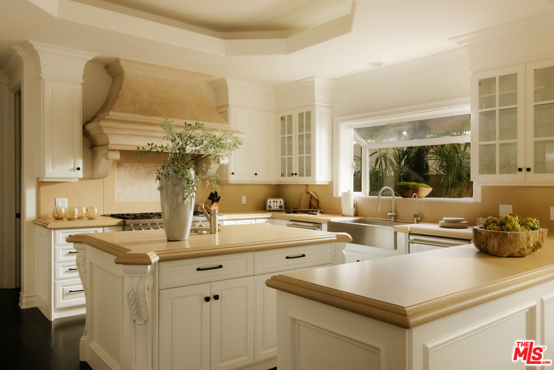 1202 San Vicente Blvd