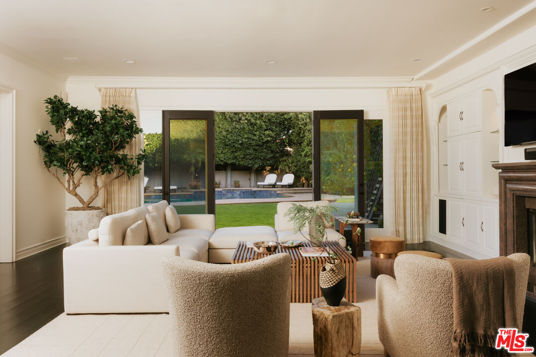 1202 San Vicente Blvd