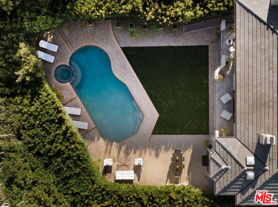 1202 San Vicente Blvd