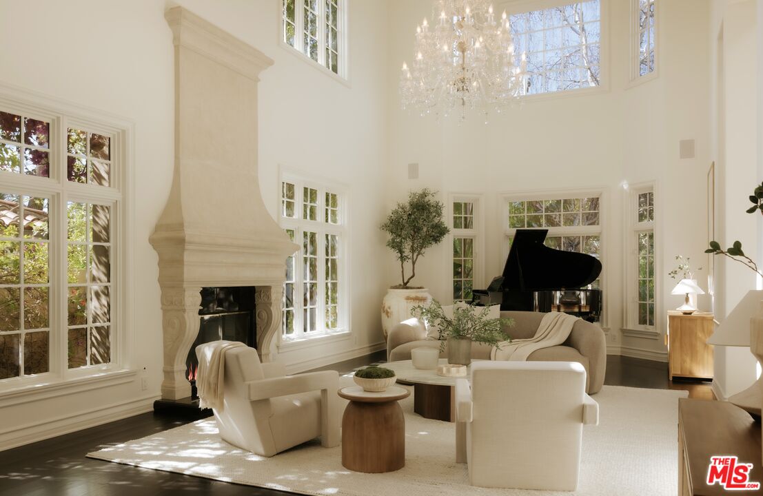 1202 San Vicente Blvd