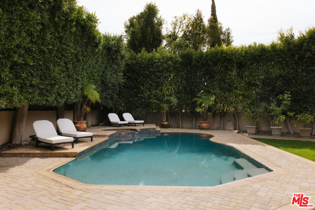 1202 San Vicente Blvd