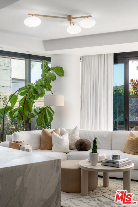 8420 W Sunset Blvd Unit: 107