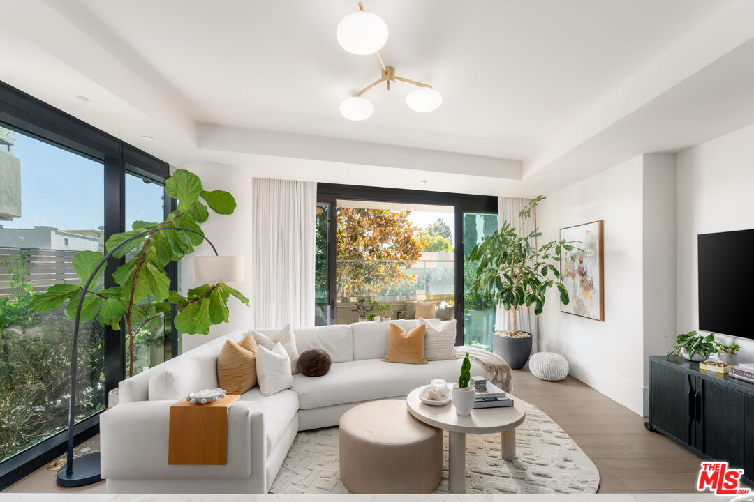 8420 W Sunset Blvd Unit: 107