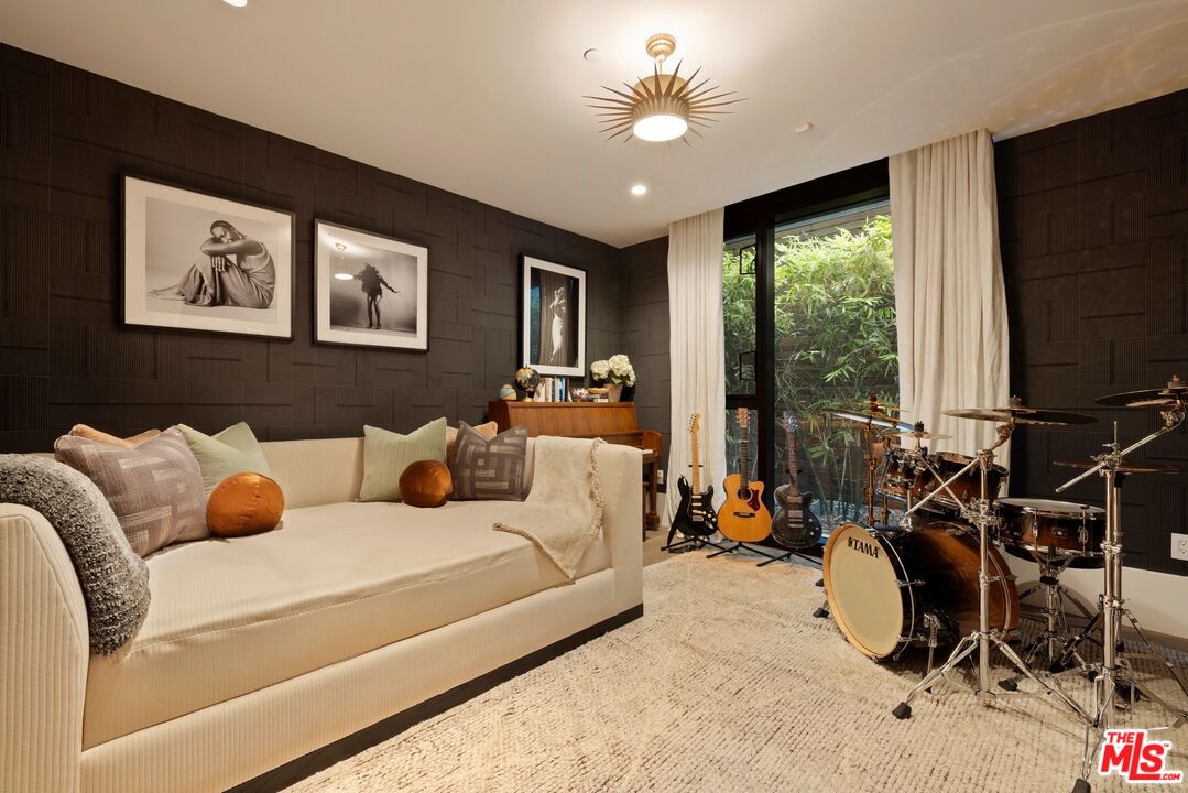 8420 W Sunset Blvd Unit: 107