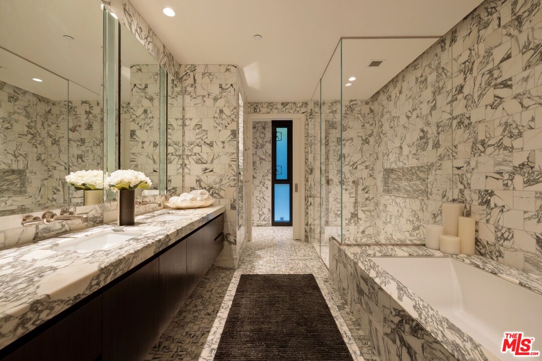 8420 W Sunset Blvd Unit: 107