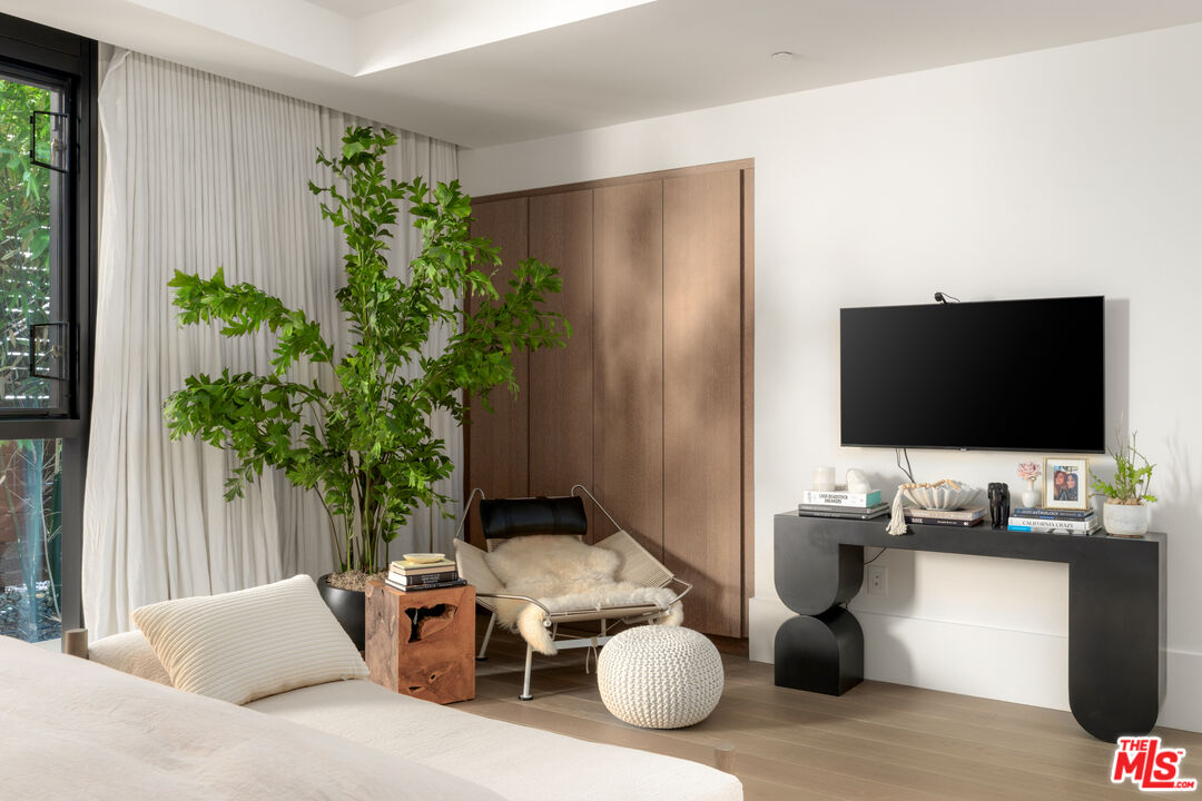 8420 W Sunset Blvd Unit: 107