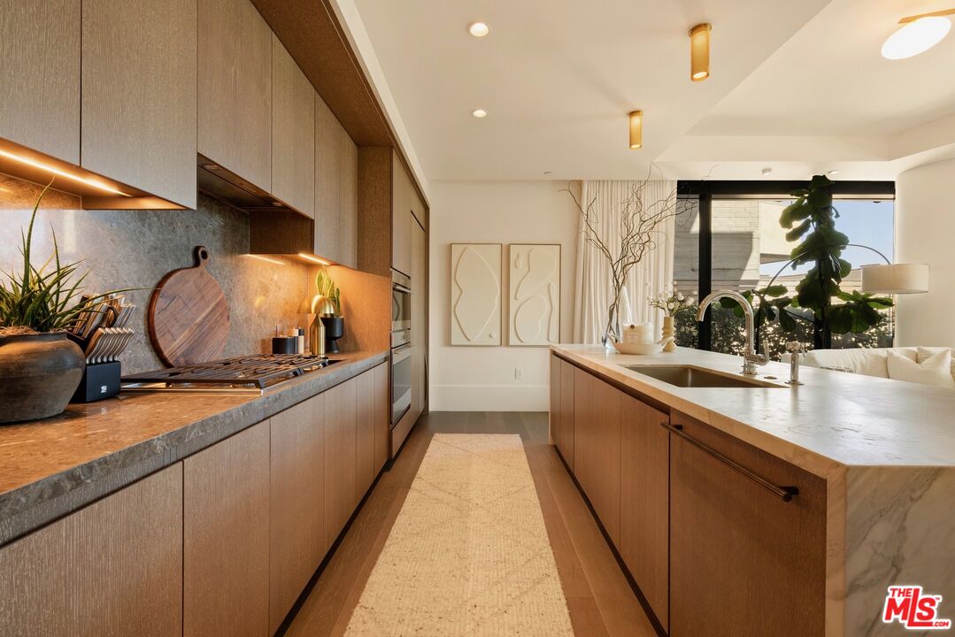 8420 W Sunset Blvd Unit: 107