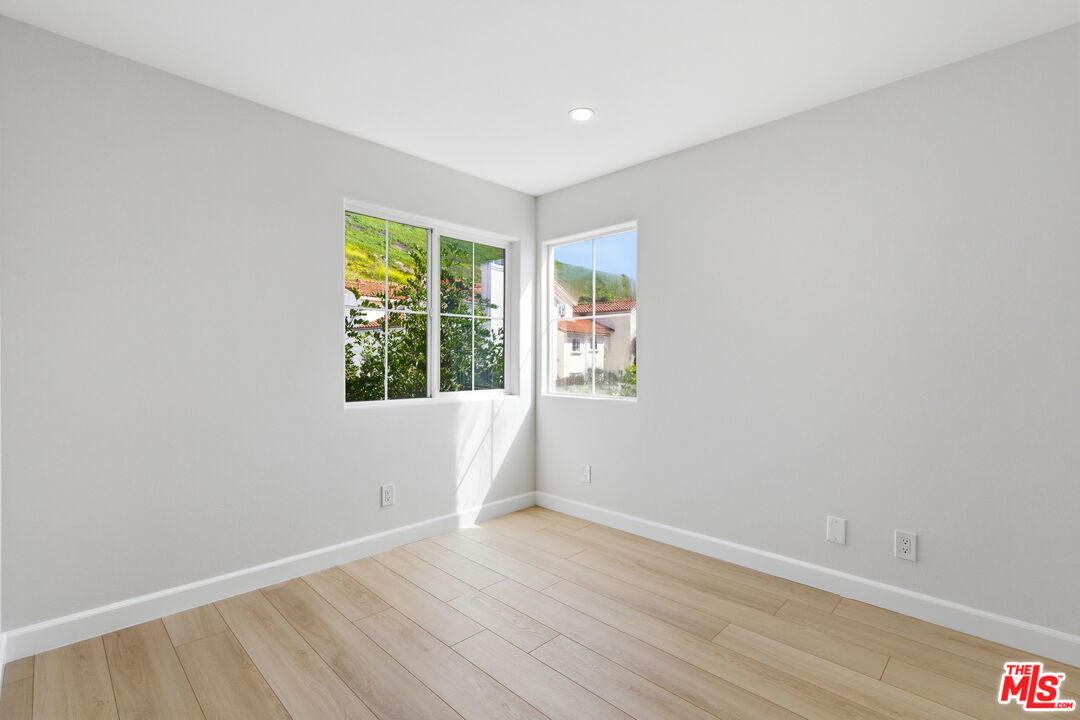 359 Westlake Vista Ln