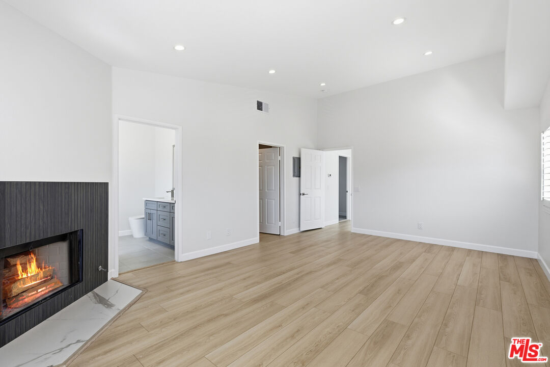 359 Westlake Vista Ln