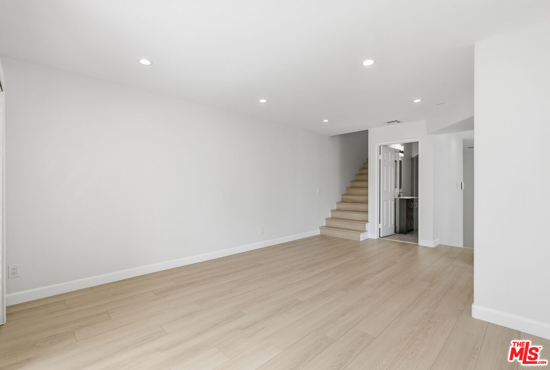 359 Westlake Vista Ln