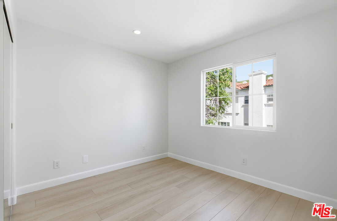 359 Westlake Vista Ln