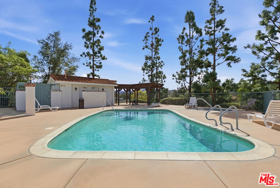 359 Westlake Vista Ln