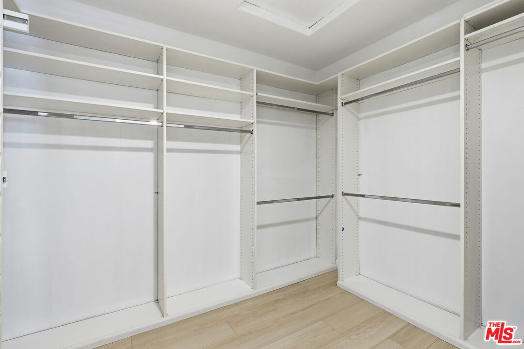 359 Westlake Vista Ln