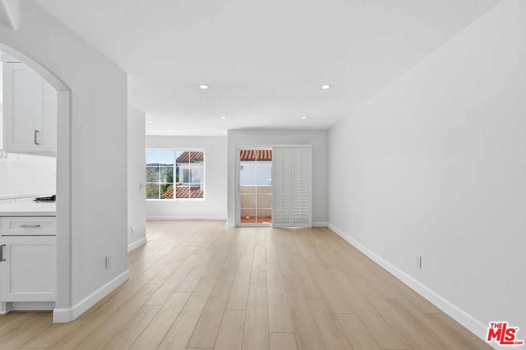 359 Westlake Vista Ln